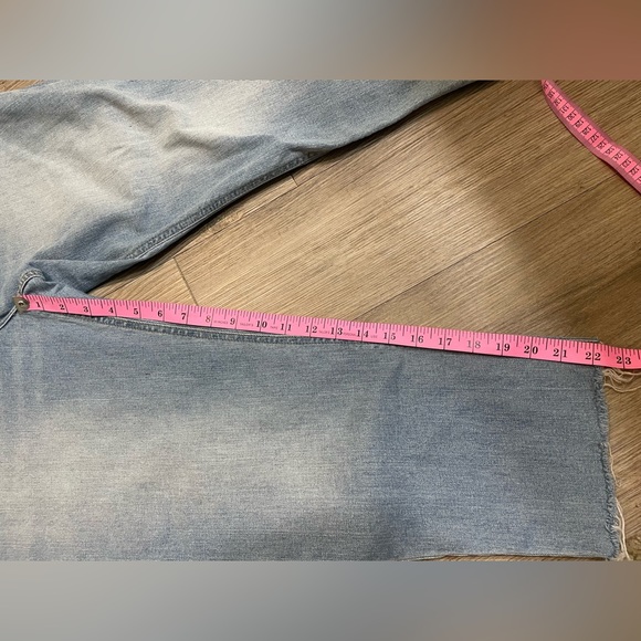 Old Navy Low-Rise Boyfriend Straight Cut-Off Jeans, size 16 Petite - Picture 9 of 10